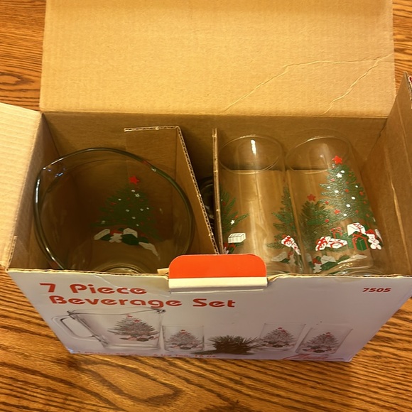 Vintage Christmas 7 Piece Beverage Set by Crisa - 1 Pitcher & 6 Glasses #7505 - Picture 4 of 14